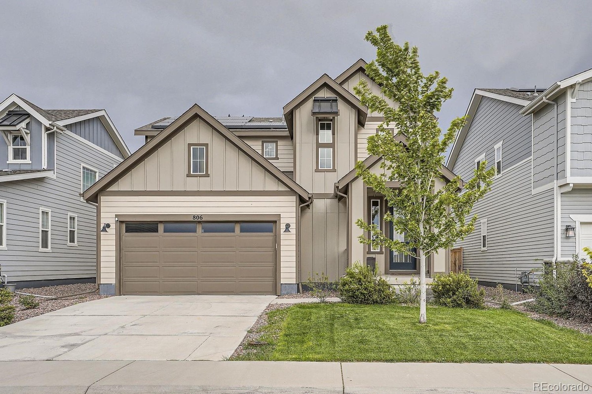 806 White Crow St — photo 1