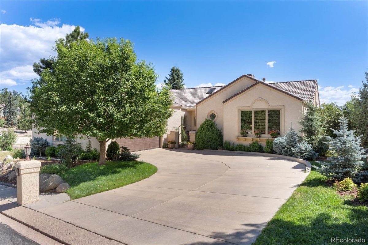 4015 Hermitage Dr — photo 1